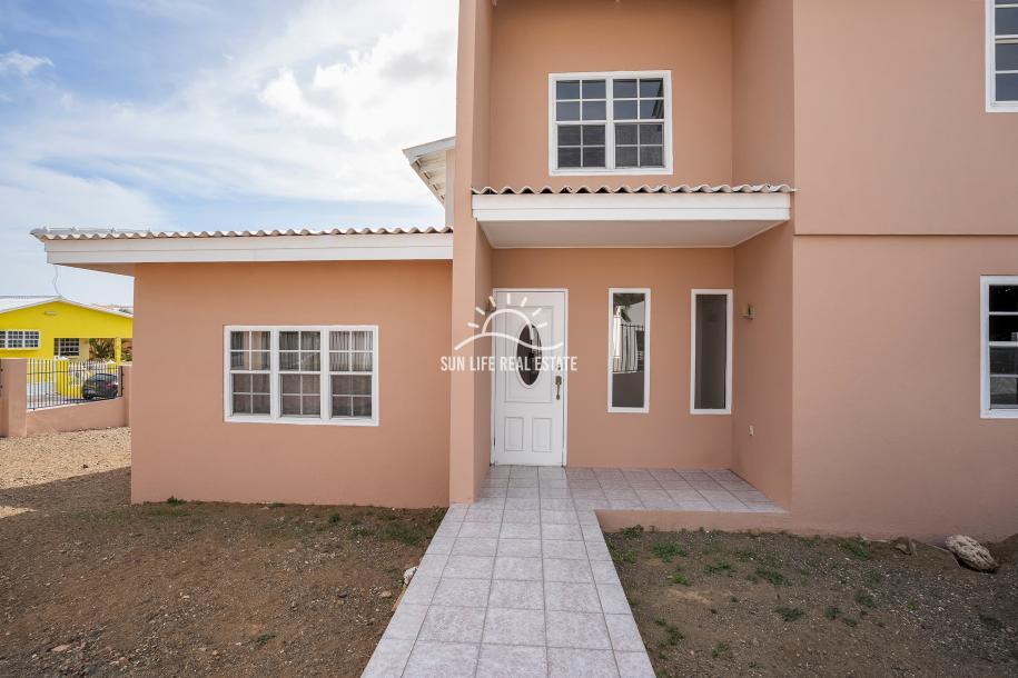 Traditional 4-Bedroom House with Apartment for Sale in Saliña Harbor View — photo 3