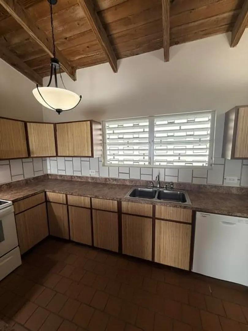 2 bed, 1 bath apartment in St. Thomas — photo 5