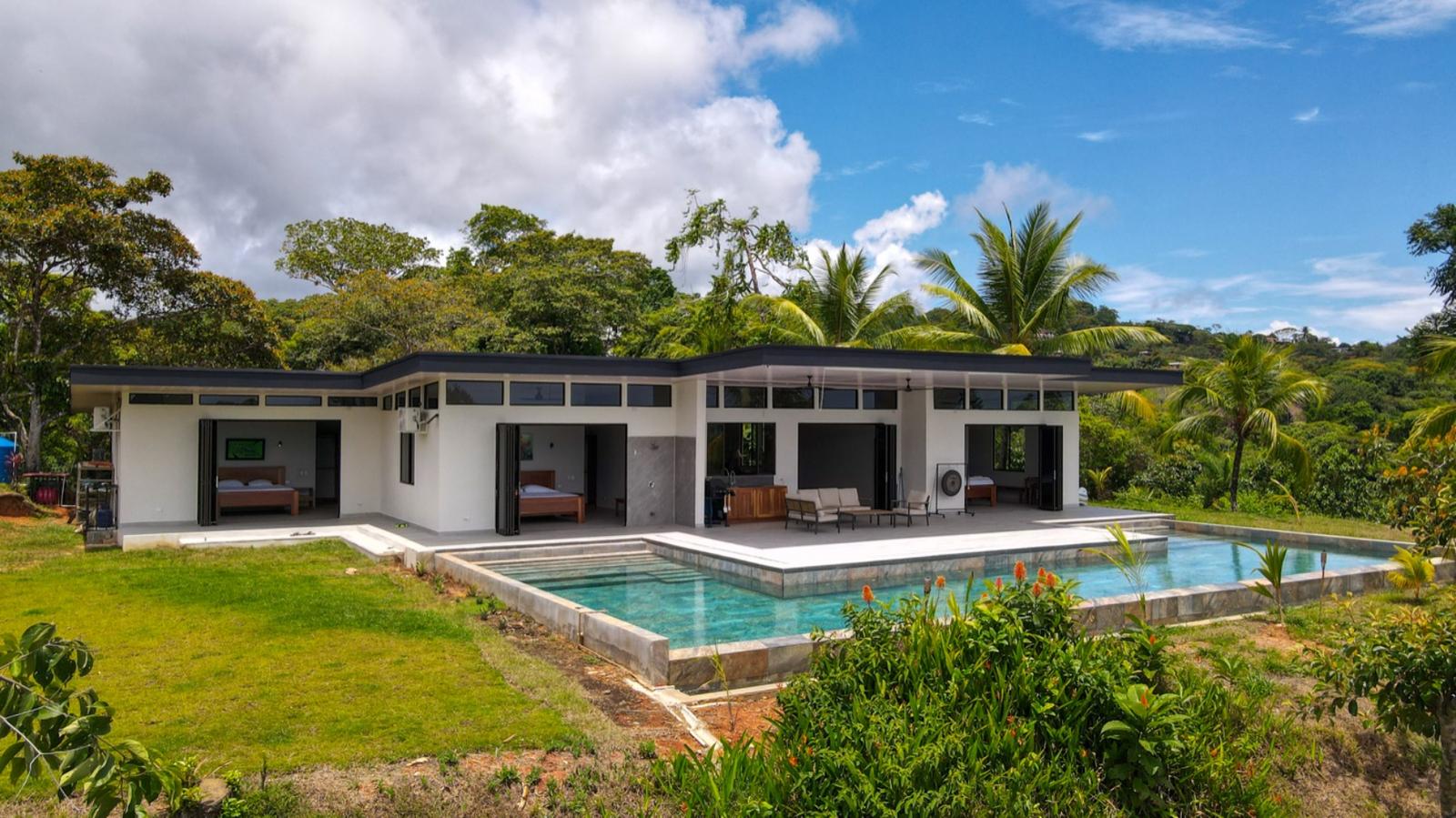 3 Bedroom Luxury Home for Sale in Ojochal, Costa Rica — photo 1