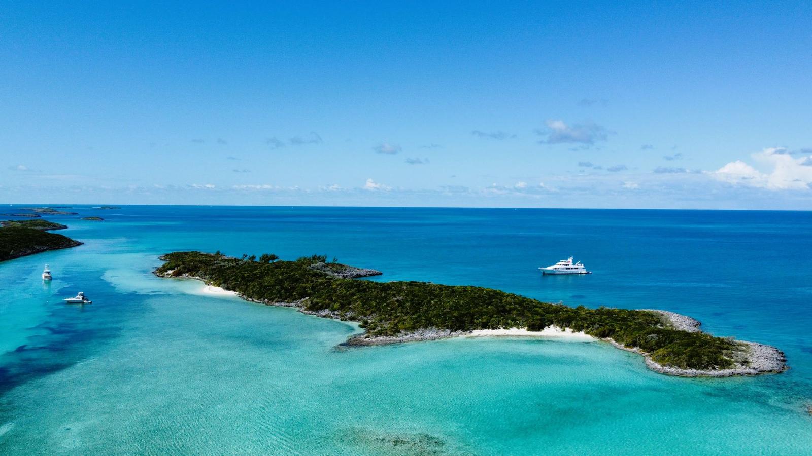 Roberts Cay, Private Island — photo 1