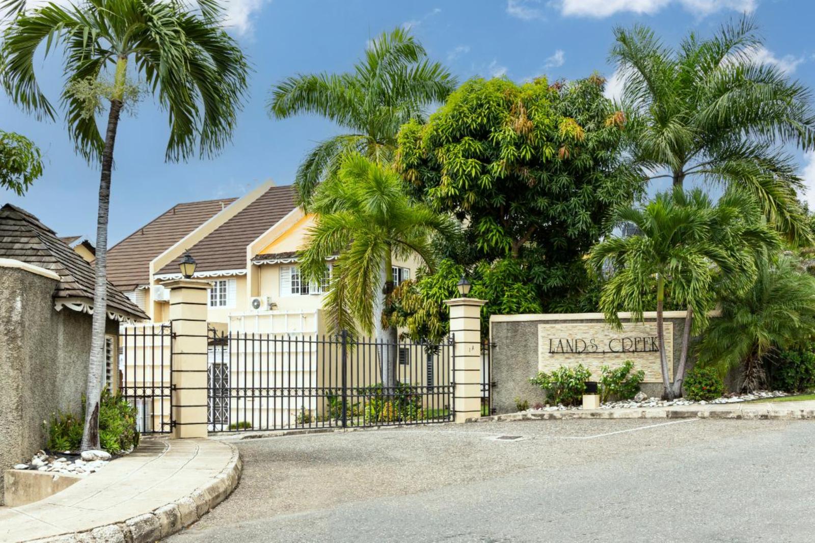 3 Bedroom Townhouse for Sale, Lands Creek, Waterworks Road, Kingston 8, Jamaica — photo 1