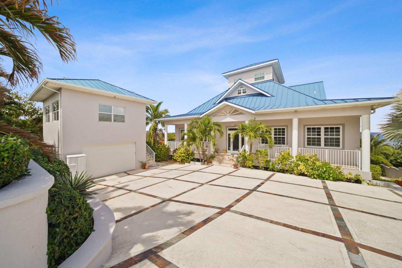 7-bedroom oceanfront house in East End, Grand Cayman — photo 3