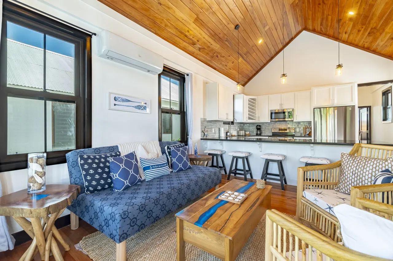 2 Bedroom Waterfront House with Pool & Hot Tub in San Pedro — photo 4