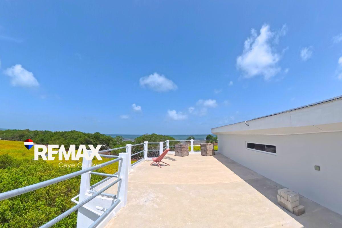 Stunning Oceanfront Home on North Caye Caulker — photo 3