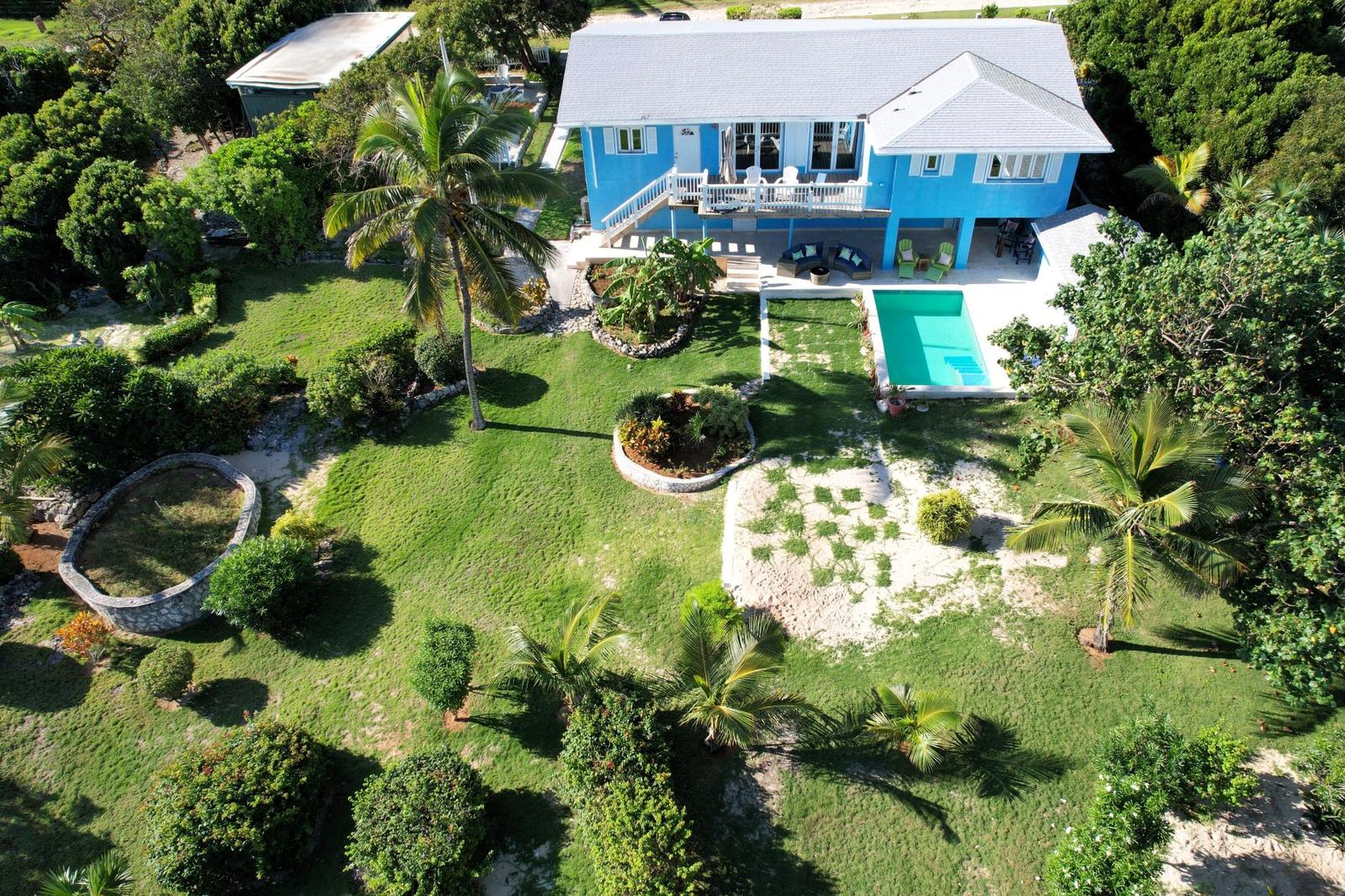 3-bedroom house in Rainbow Bay, Eleuthera with pool and ocean views — photo 1