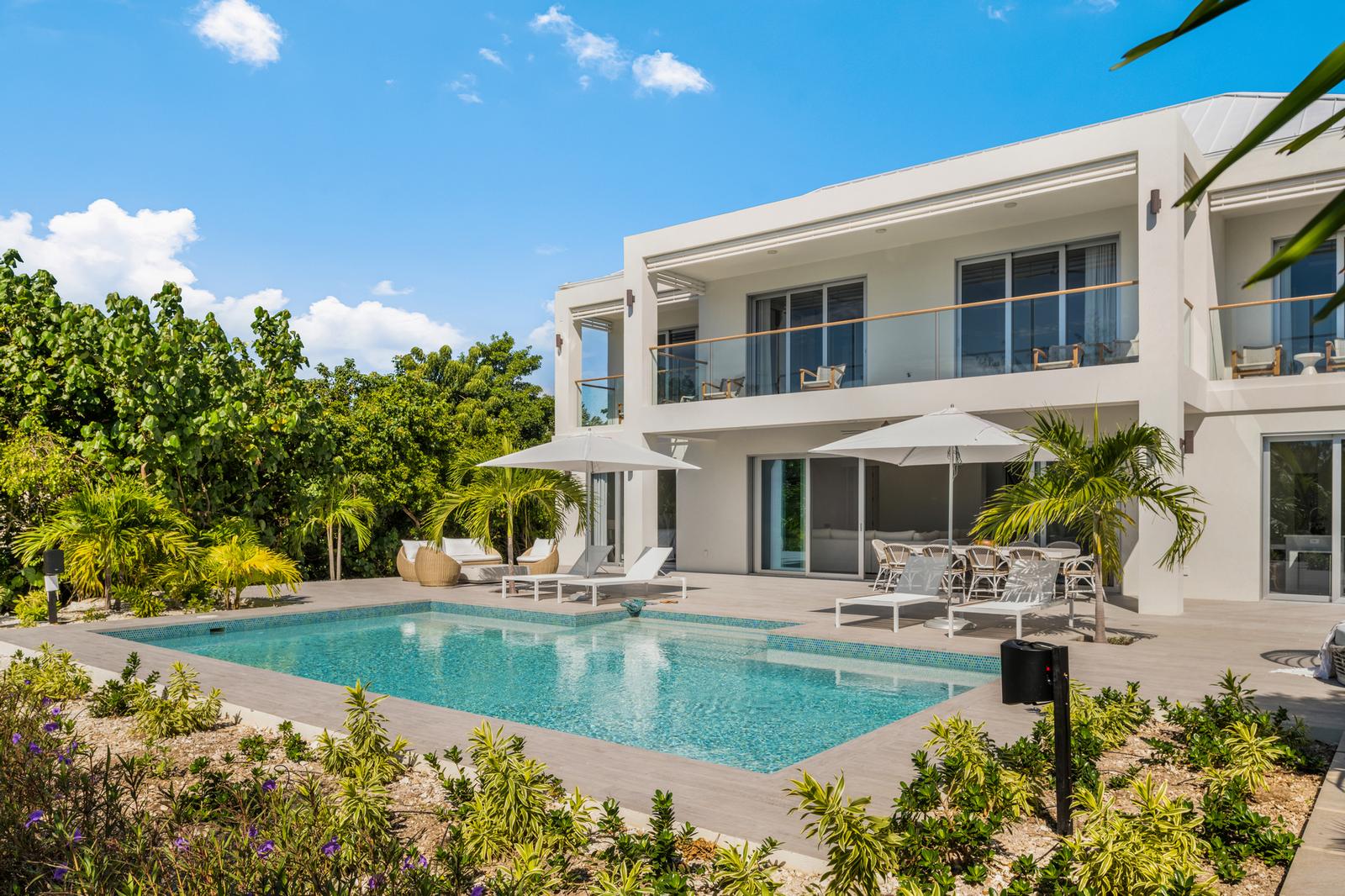 5 Bedroom Luxury Waterfront Home for Sale, Leeward, Providenciales, Turks & Caicos — photo 5