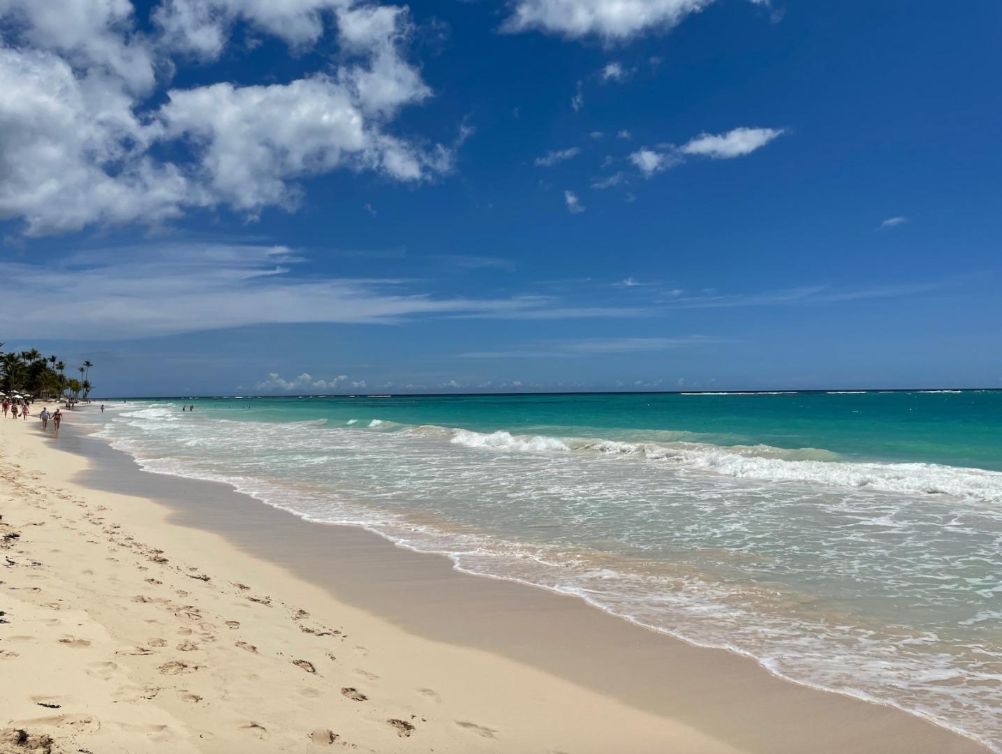 2 bedroom property for sale — Fully Furnished Two-bedroom Condo With Exclusive Beach Access in Bavaro, East Coast, DO — photo 1