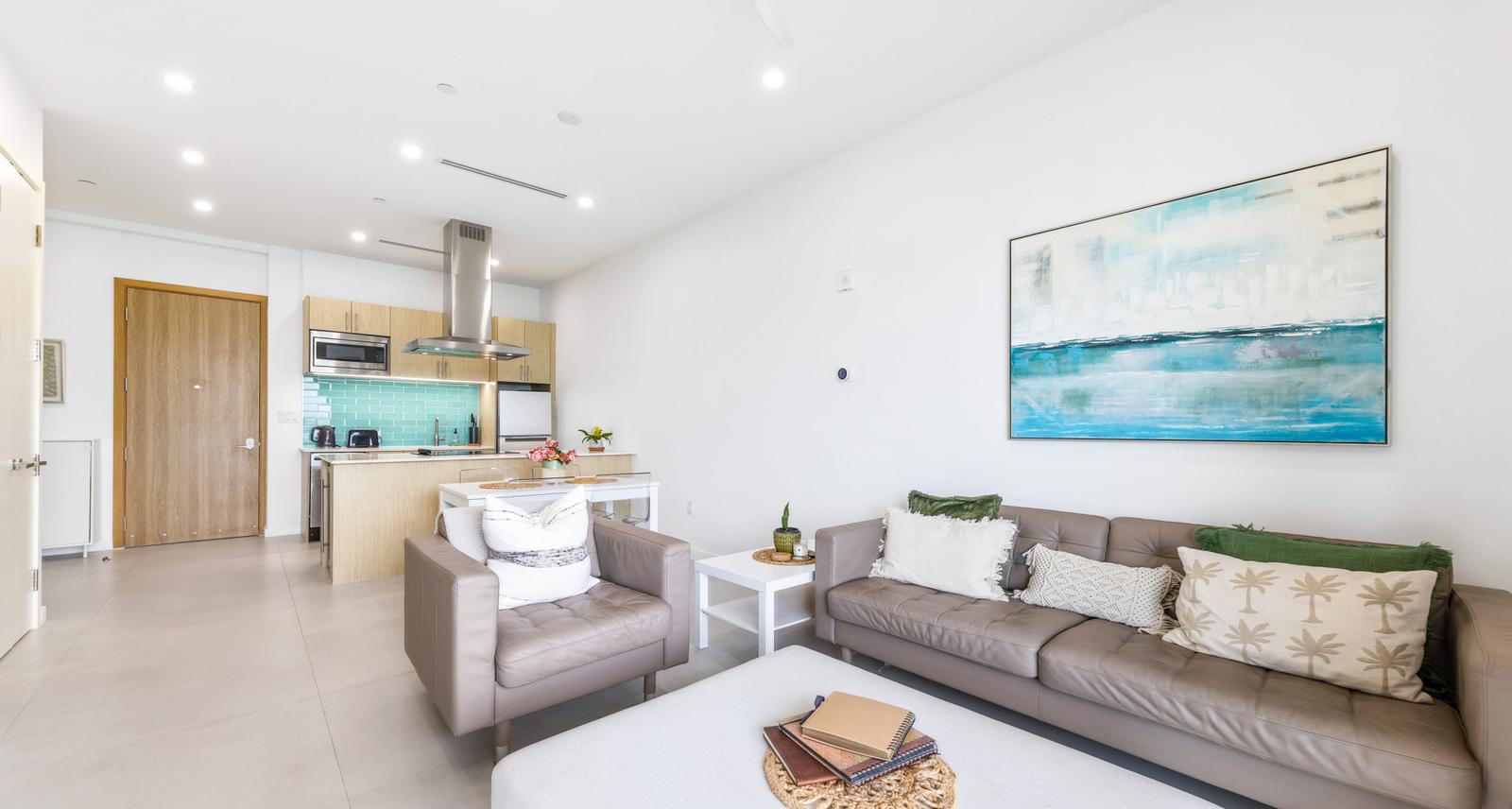 Rare Oversized 1-bed + Den Condo for Sale in Harbour Walk Residences — photo 5