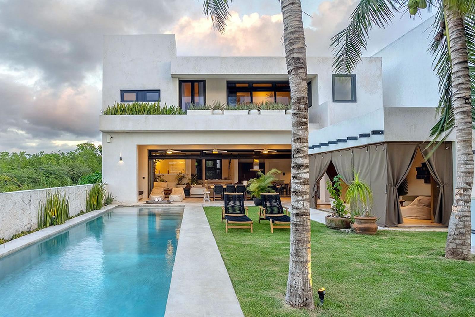 5 Bedroom Luxury Waterfront Home for Sale, Puerto Aventuras, Mexico — photo 1