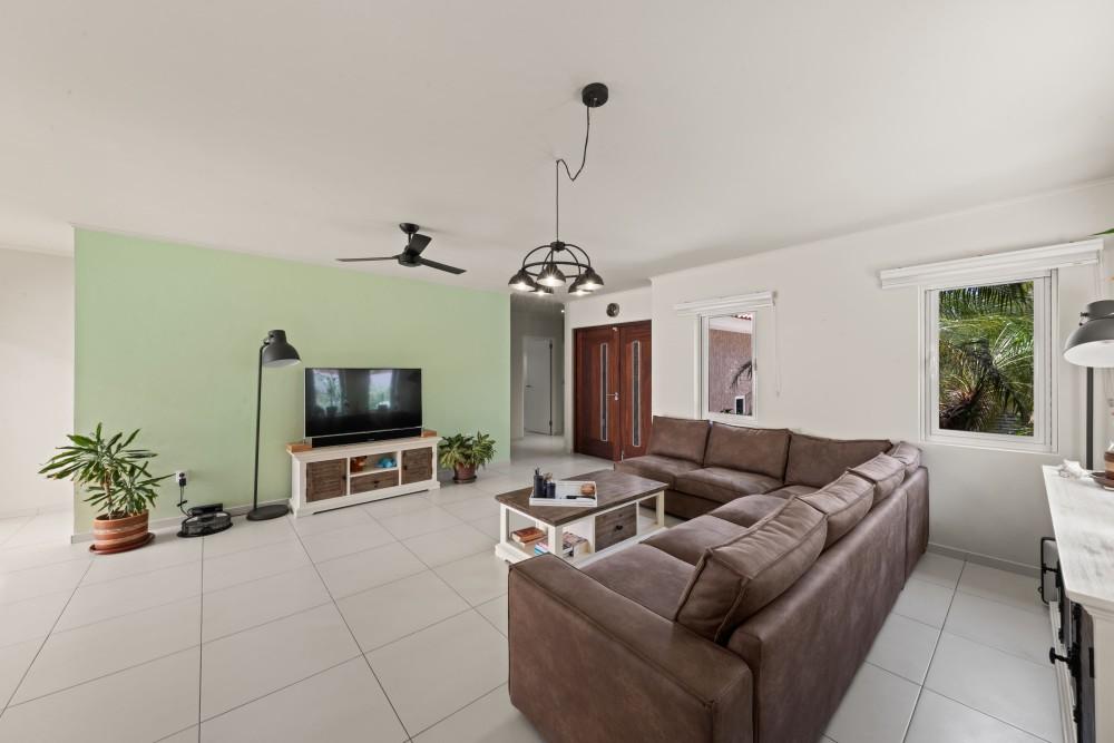 Sun Valley - Modern Detached Home with Garage on Spacious Lot — photo 3