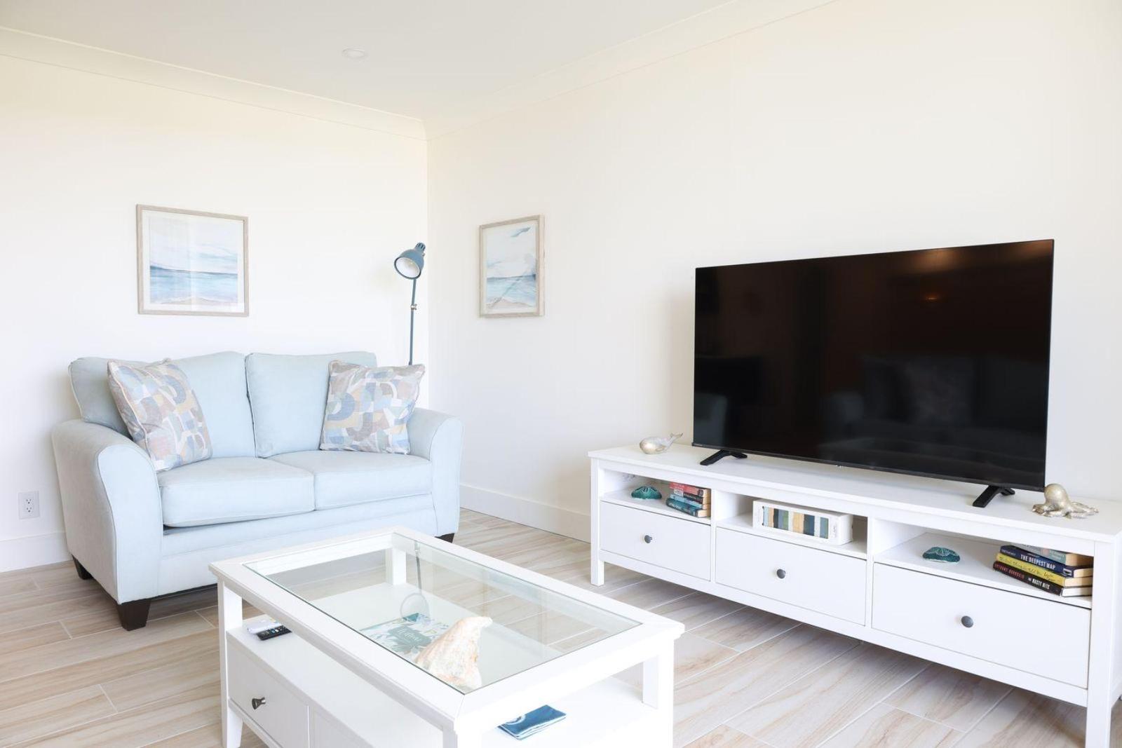 2-bedroom apartment in Coral Beach Condominium, Grand Bahama, The Bahamas — photo 4