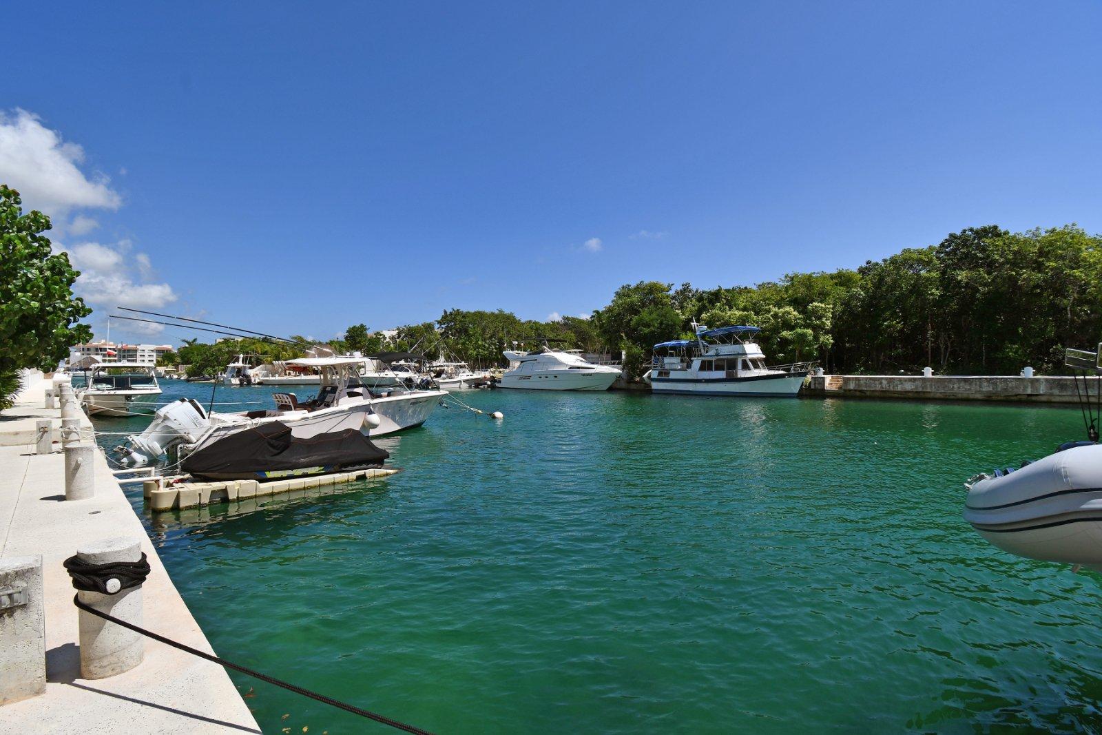 Move-in ready 3 bedroom condo for sale in Mexico located in the exclusive marina community of Puerto Aventuras on the Riviera Maya. — photo 1