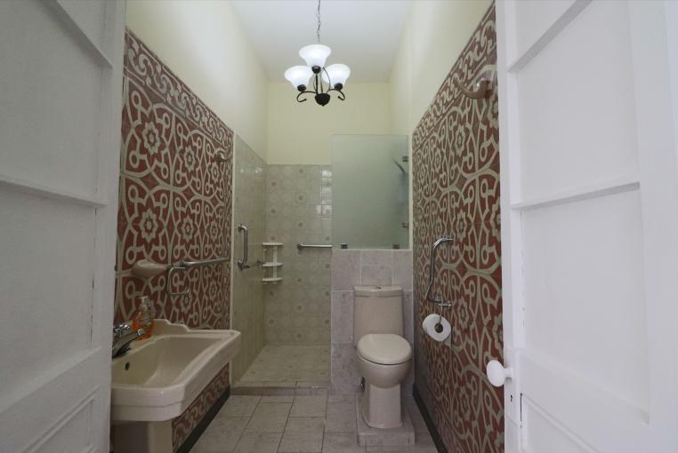 Barrio Amón 6BR Classic-Style House — photo 4