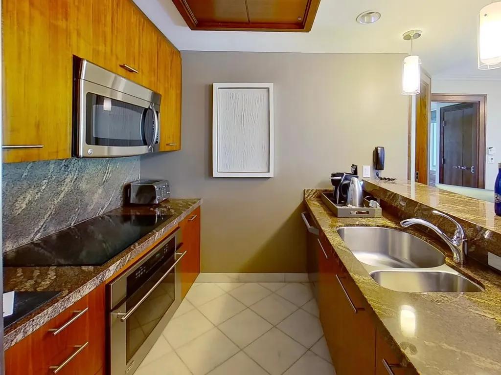 2-bedroom condo in Paradise Island with ocean views — photo 3