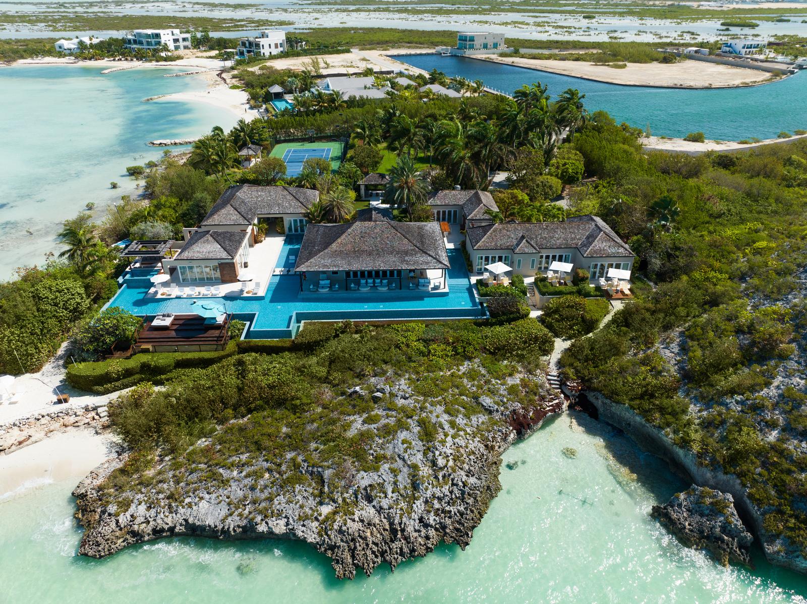 8 Bedroom Estate for Sale in Providenciales, Turks and Caicos Islands — photo 1