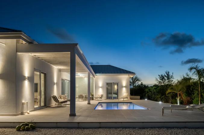 New Luxury Grace Bay 3BR Coral Villa — photo 2