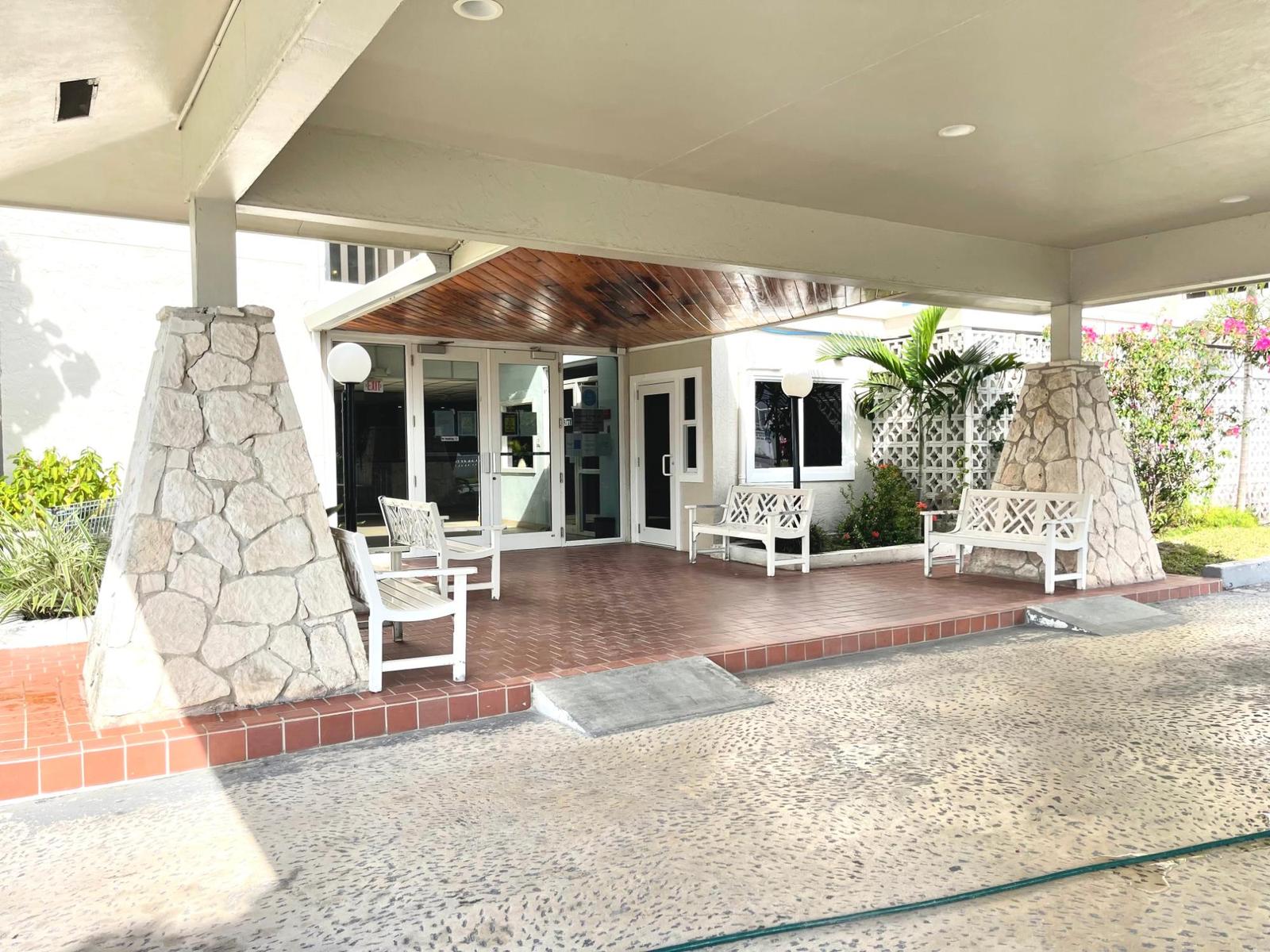 Studio apartment in Coral Beach Condominiums, Grand Bahama — photo 3