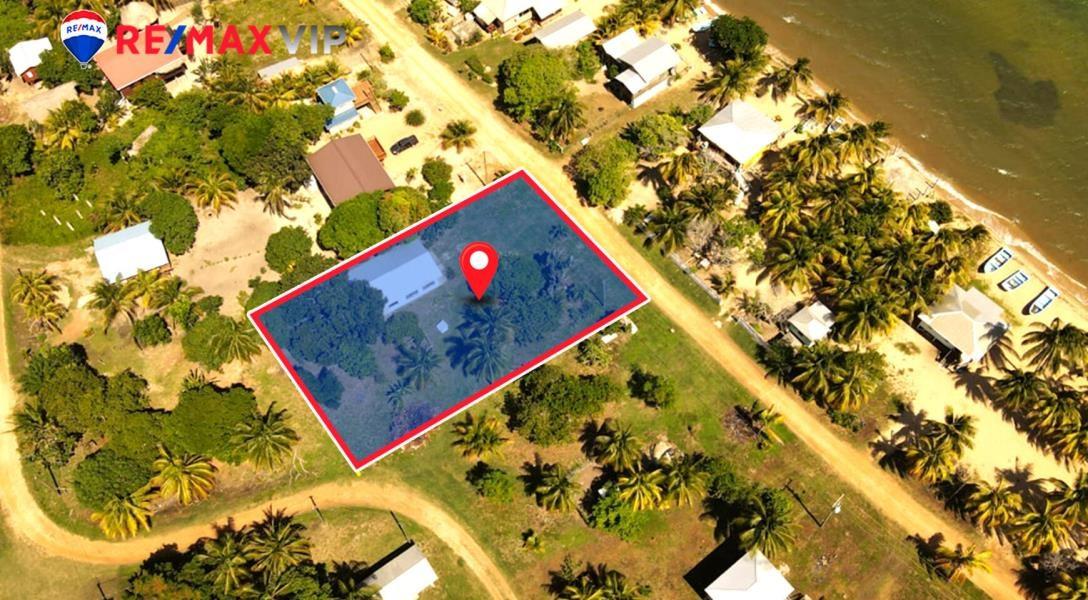 Restaurant for Sale in Up and Coming Beach Community — photo 1