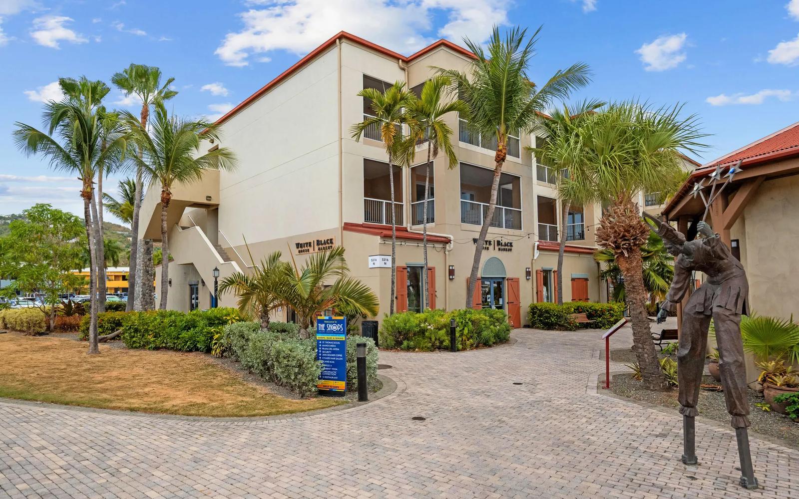 3 Bed 3.5 Bath Condo at Yacht Haven Grande — photo 2