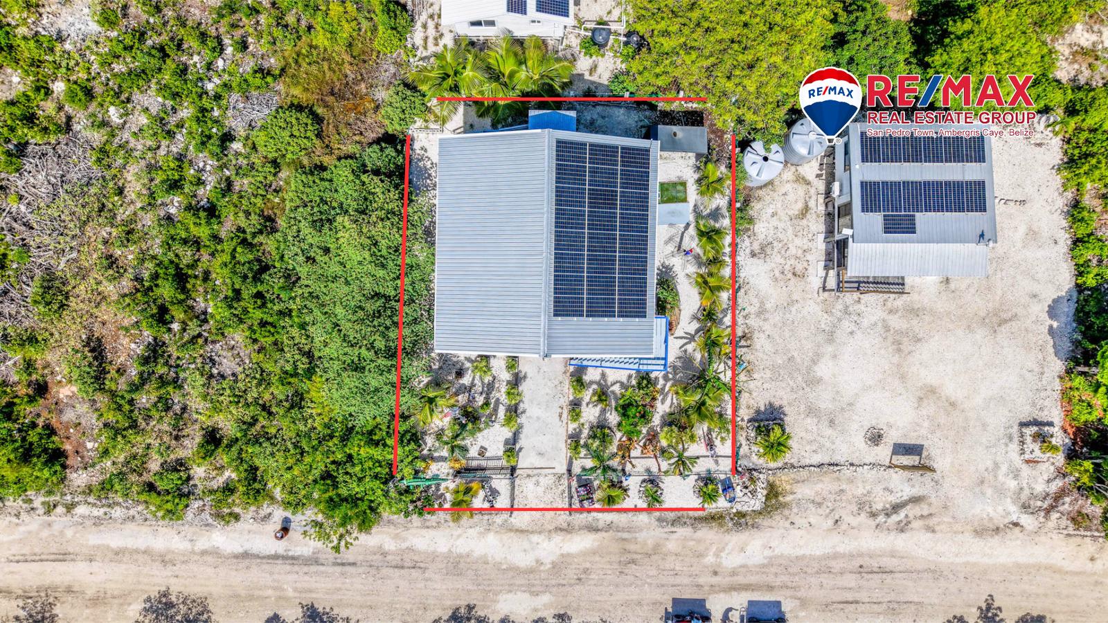 Tropical Off-Grid Home with Rare Included Extras - Parcel 7806 — photo 5