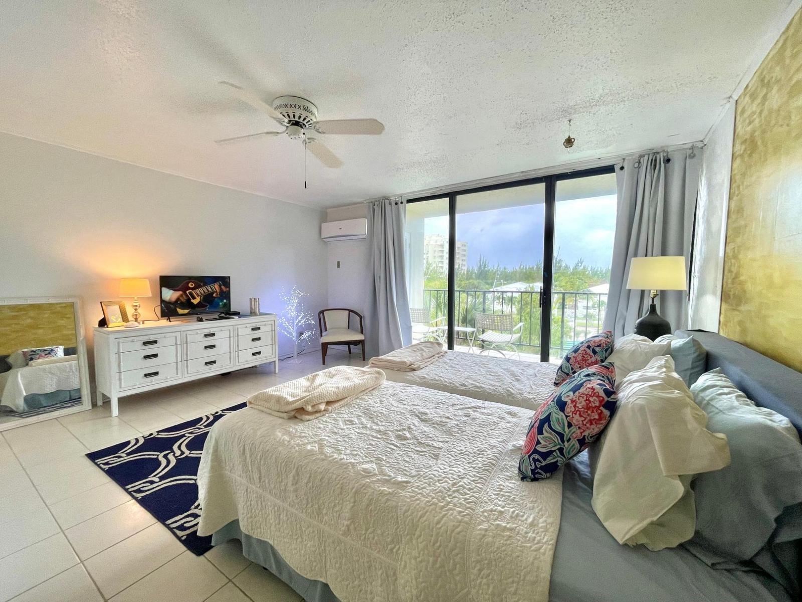Studio apartment in Coral Beach Condominiums, Grand Bahama — photo 5
