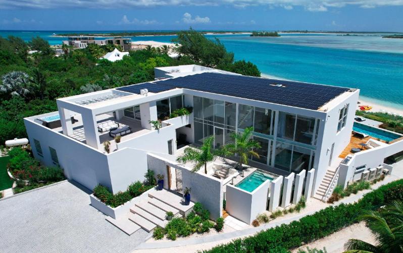 Leeward Stunning 6BR Beachfront Villa — photo 3